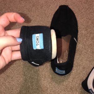 black slip on toms